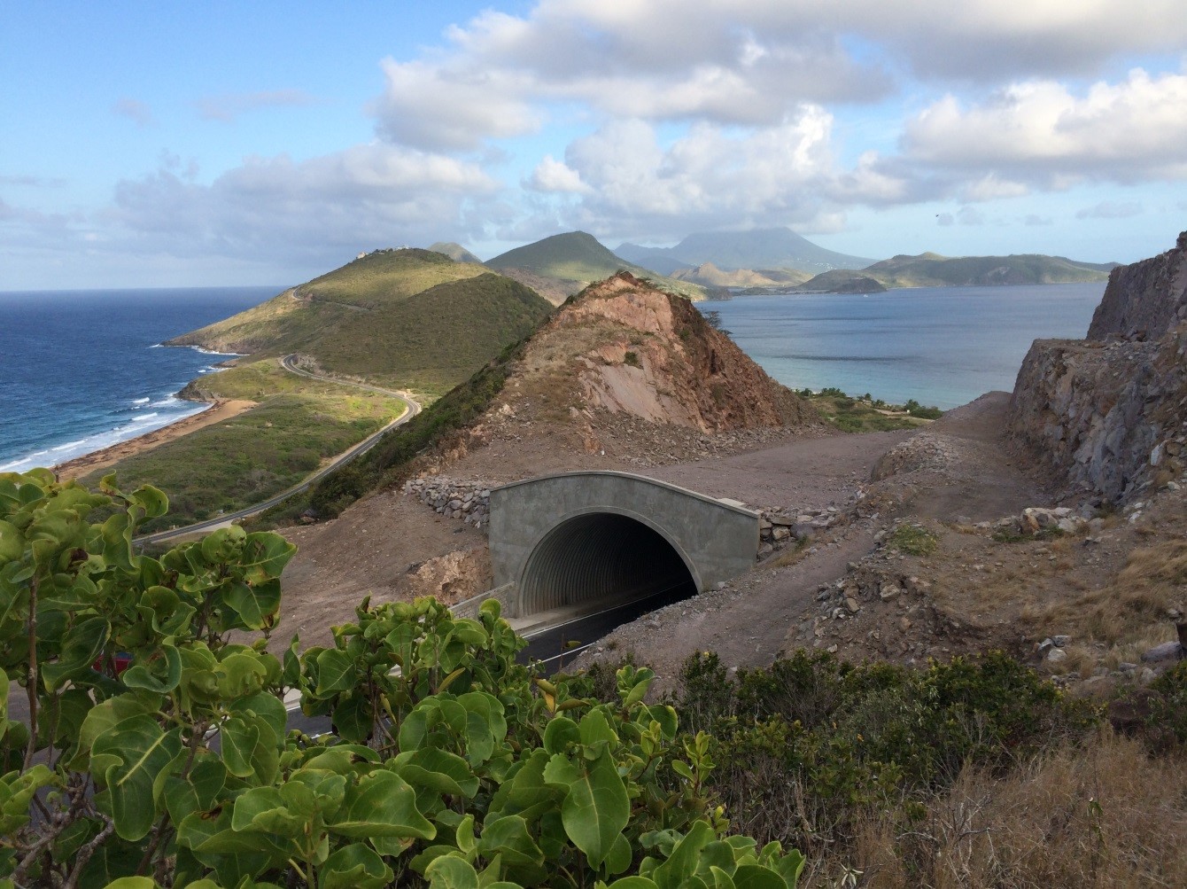 Armtec - Tunnel de protection contre les blocs rocheux de Saint-Kitts